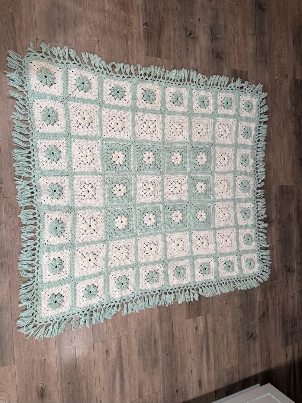 🌿 Vintage Crochet Granny Square Blanket